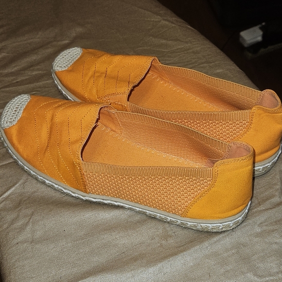 Eydram orange mesh espadrilles, soft flexible soles. Women's size 11. - Picture 5 of 12